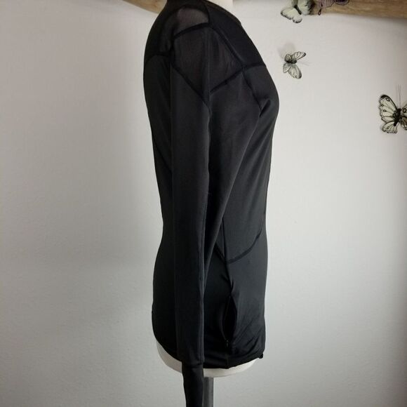 Black compression exercise top with mesh panels - Picture 2 of 7